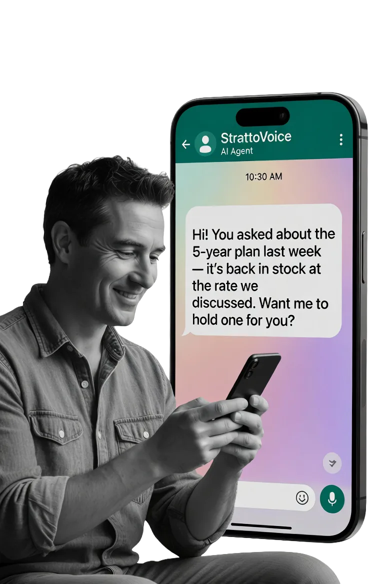 El agente de IA de StrattoVoice escribe proactivamente a un cliente por WhatsApp sobre un producto que consultó, y ofrece reservarle uno.